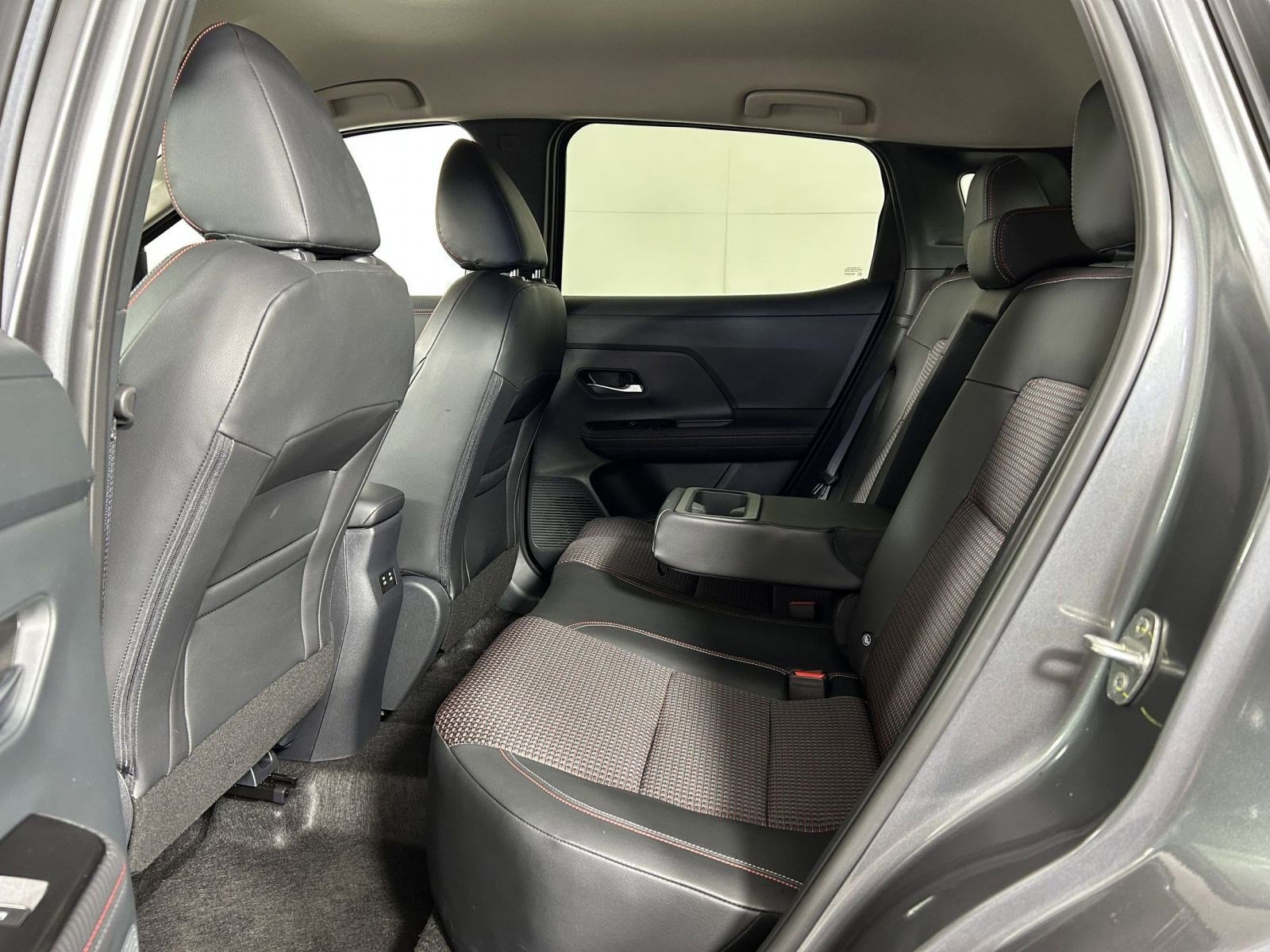 Used 2025 Nissan Kicks SR image 16