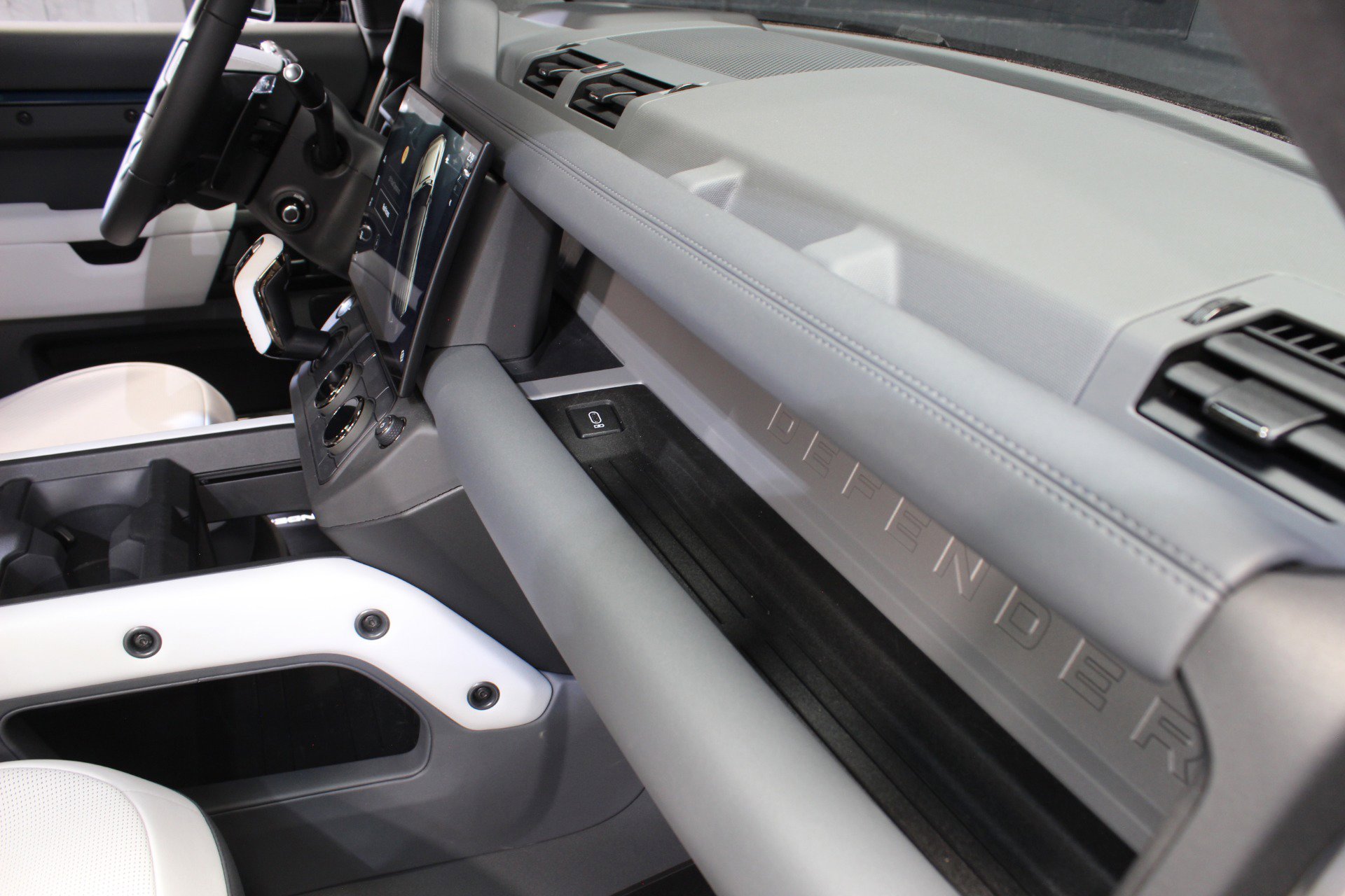 Used 2026 Land Rover Defender 110 image 59