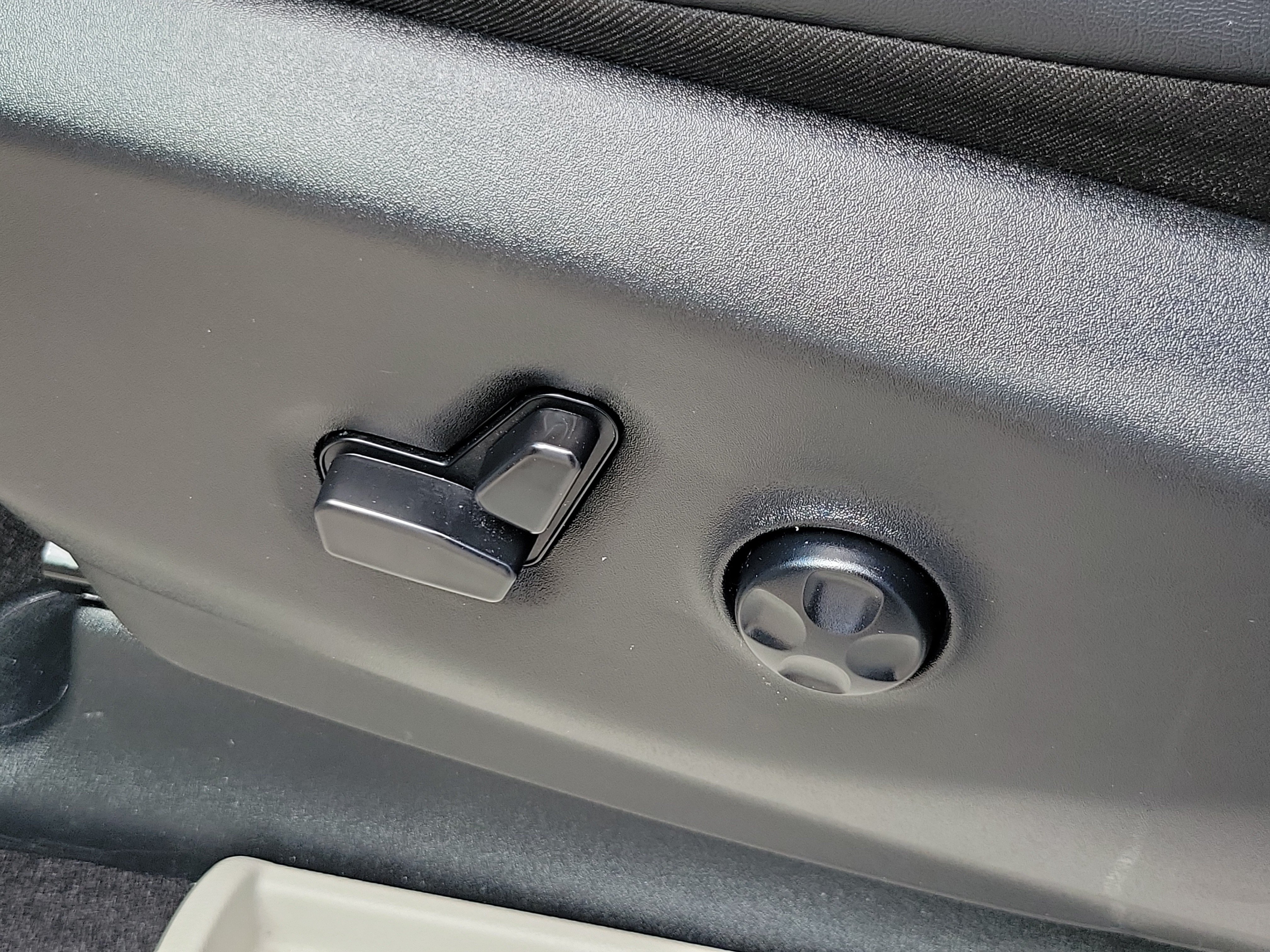 Used 2024 Chrysler Pacifica Touring-L w/ Road Tripper Package FWD image 8