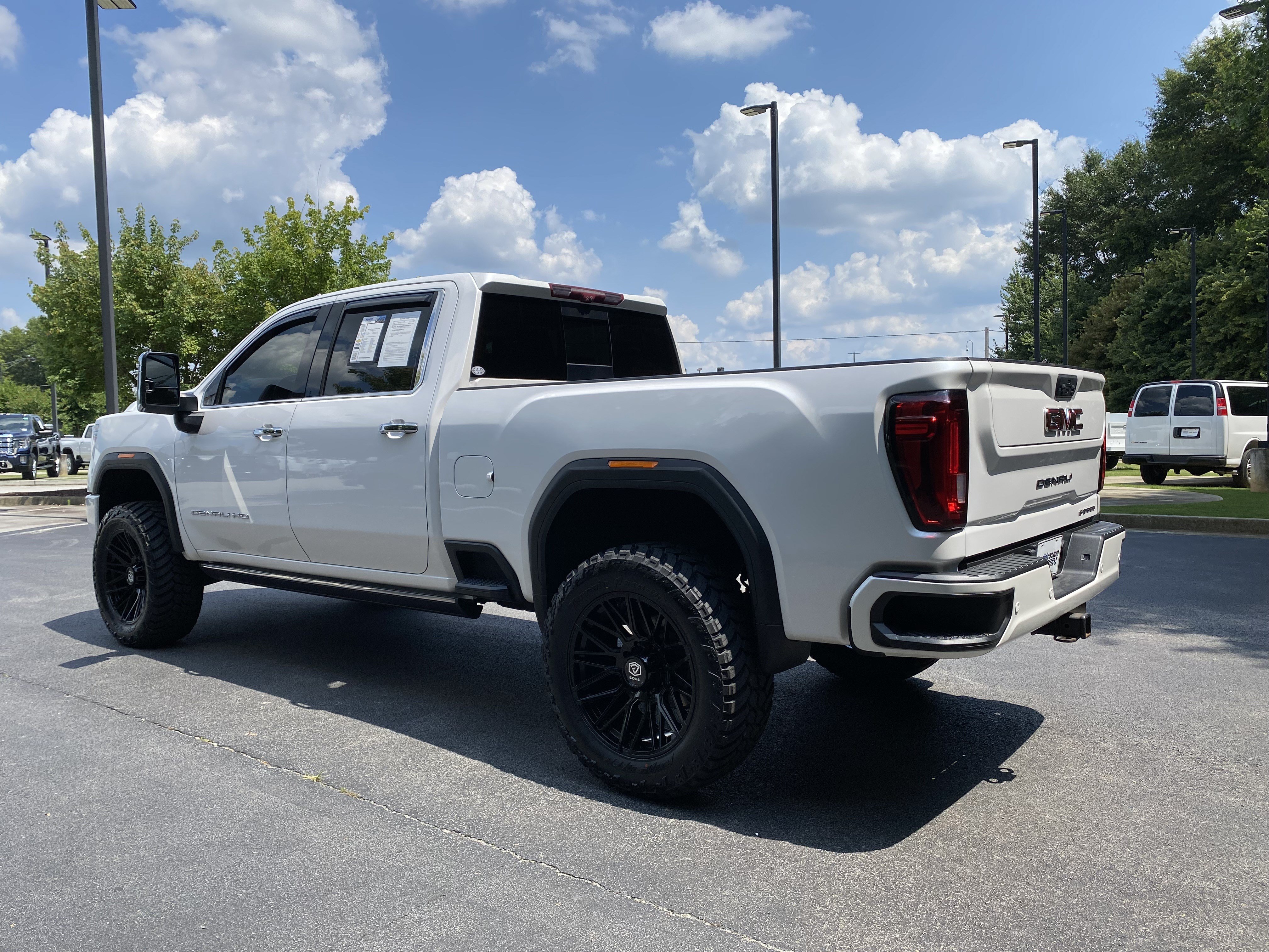 Used 2022 GMC Sierra 2500 Denali w/ Denali Ultimate Package AWD/4WD image 7