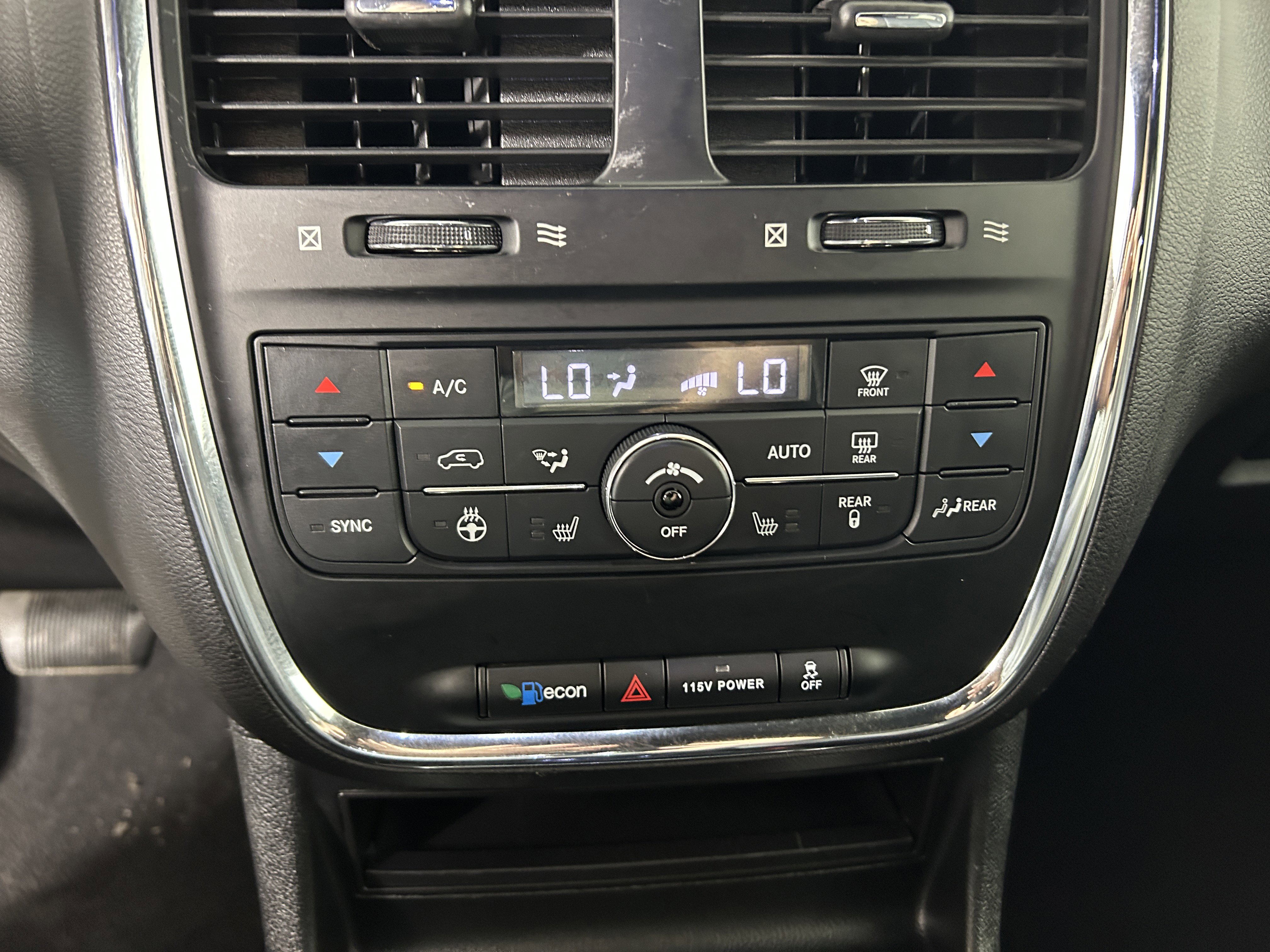 Used 2017 Dodge Grand Caravan GT image 22