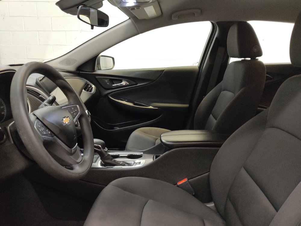 Used 2023 Chevrolet Malibu LT FWD image 17