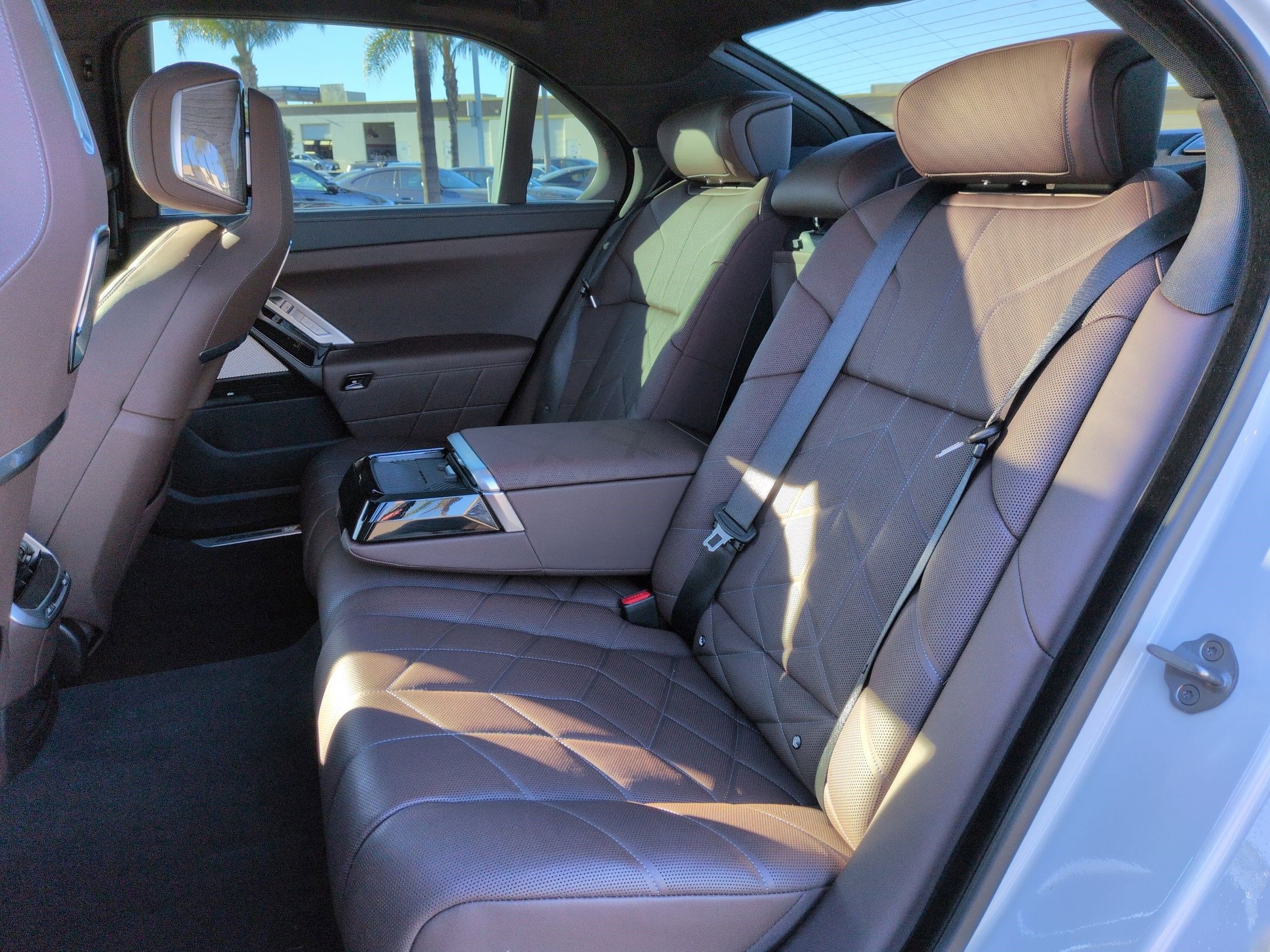 Certified 2024 BMW i7 xDrive60 image 31