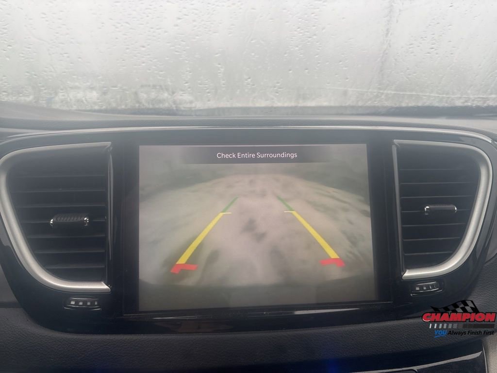 Used 2022 Chrysler Pacifica Touring-L image 21