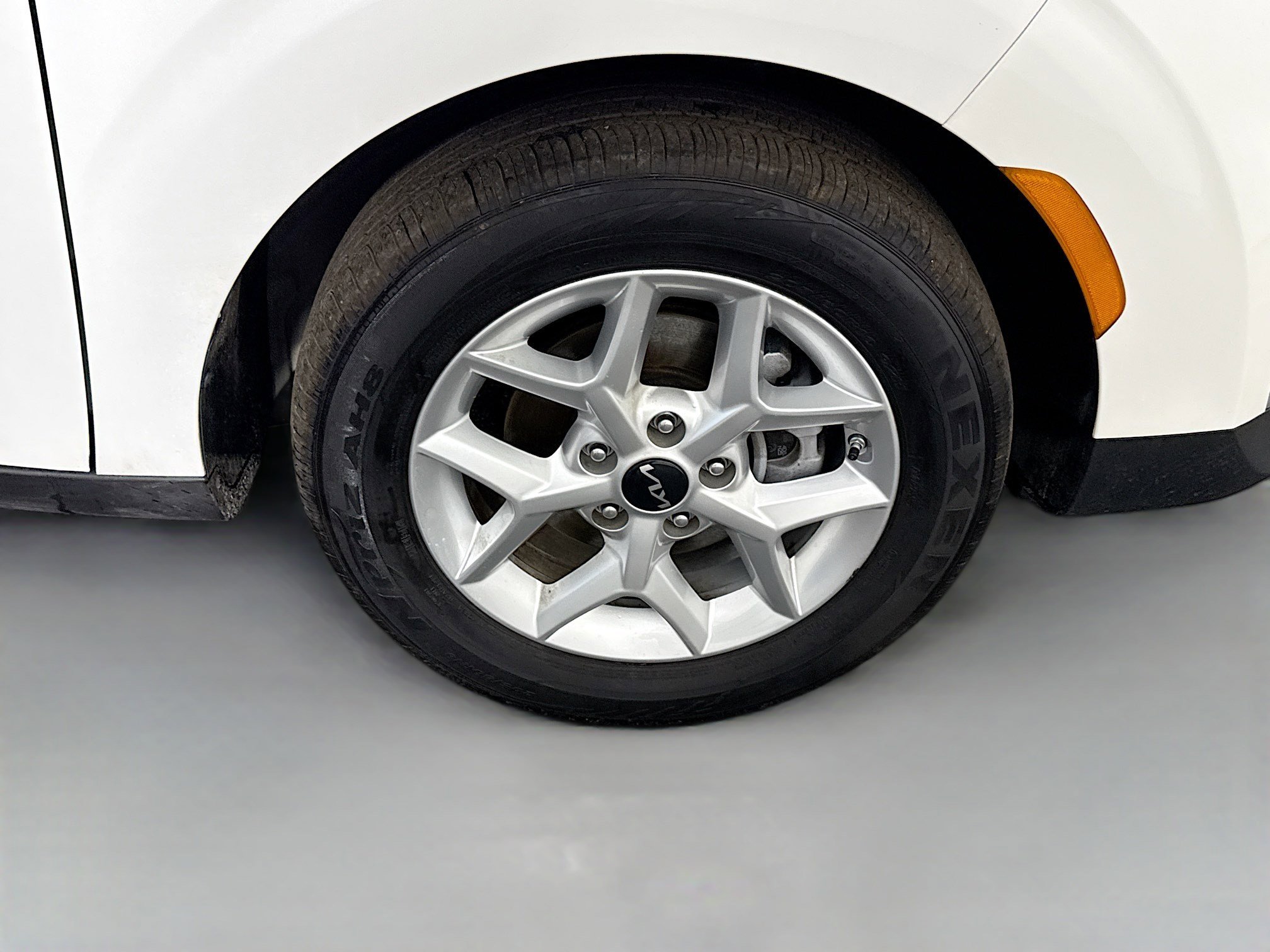 Used 2025 Kia Soul LX w/ LX Technology Package FWD image 31