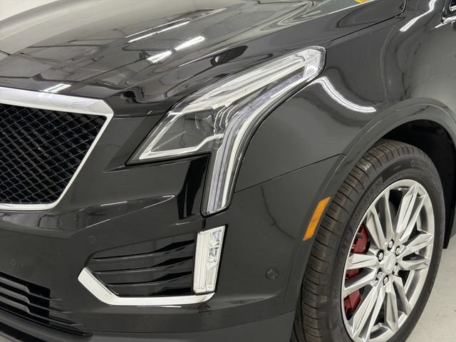 Certified 2026 Cadillac XT5 Sportv w/ LPO, Floor Liner Package AWD/4WD image 15