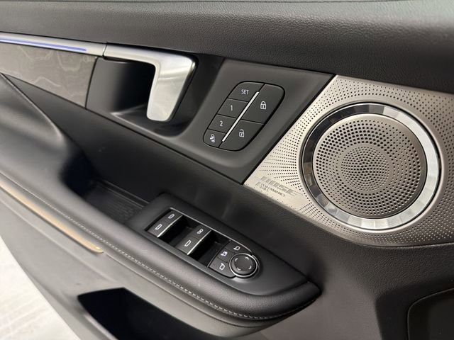 Certified 2025 Buick Enclave Avenir AWD/4WD image 25