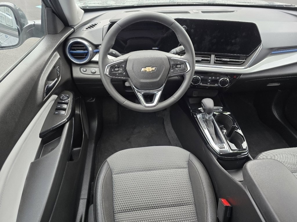 Certified 2025 Chevrolet Trax LT w/ Driver Confidence Package image 20