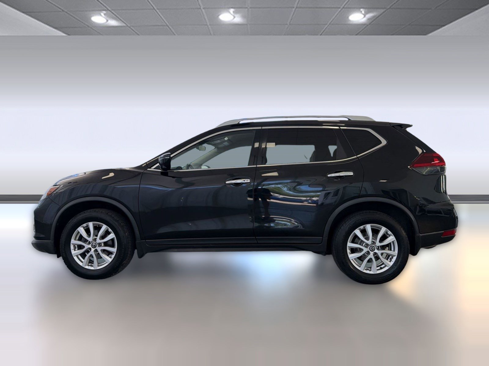 Used 2018 Nissan Rogue SV w/ Premium Package AWD/4WD image 2