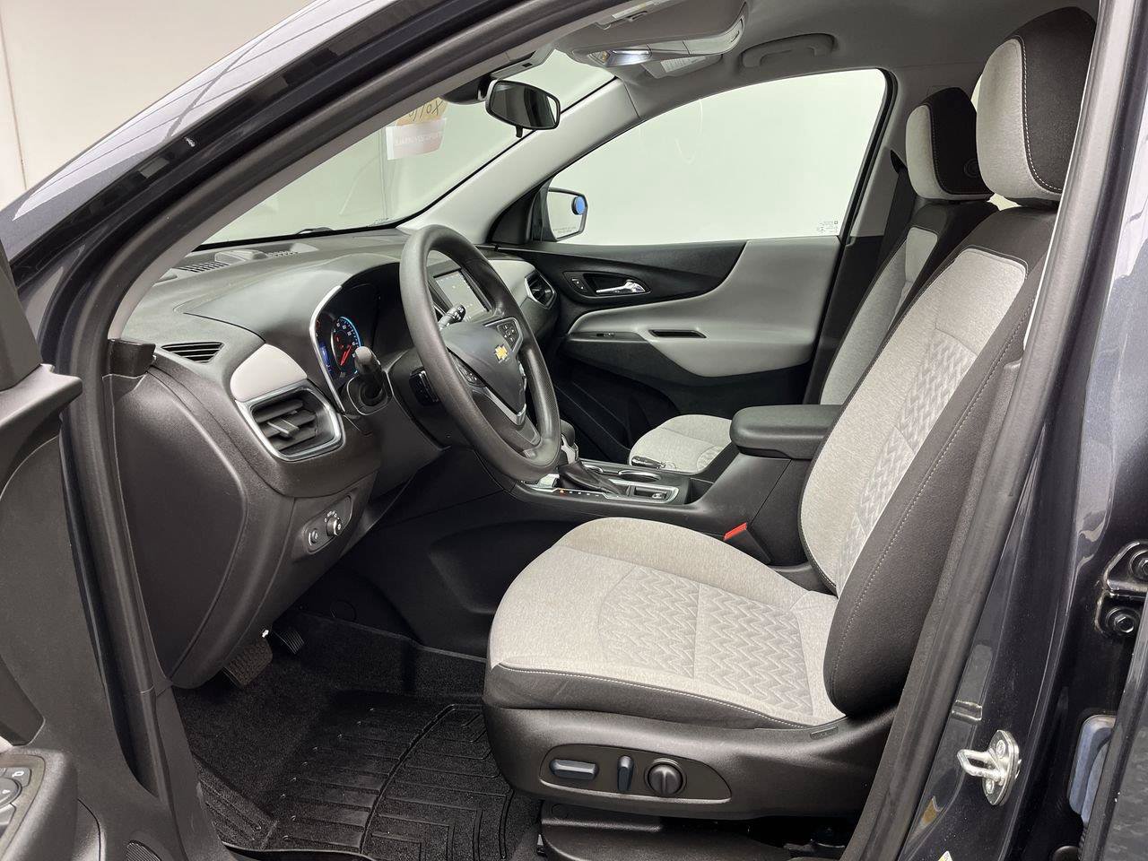 Used 2023 Chevrolet Equinox LT AWD/4WD image 3