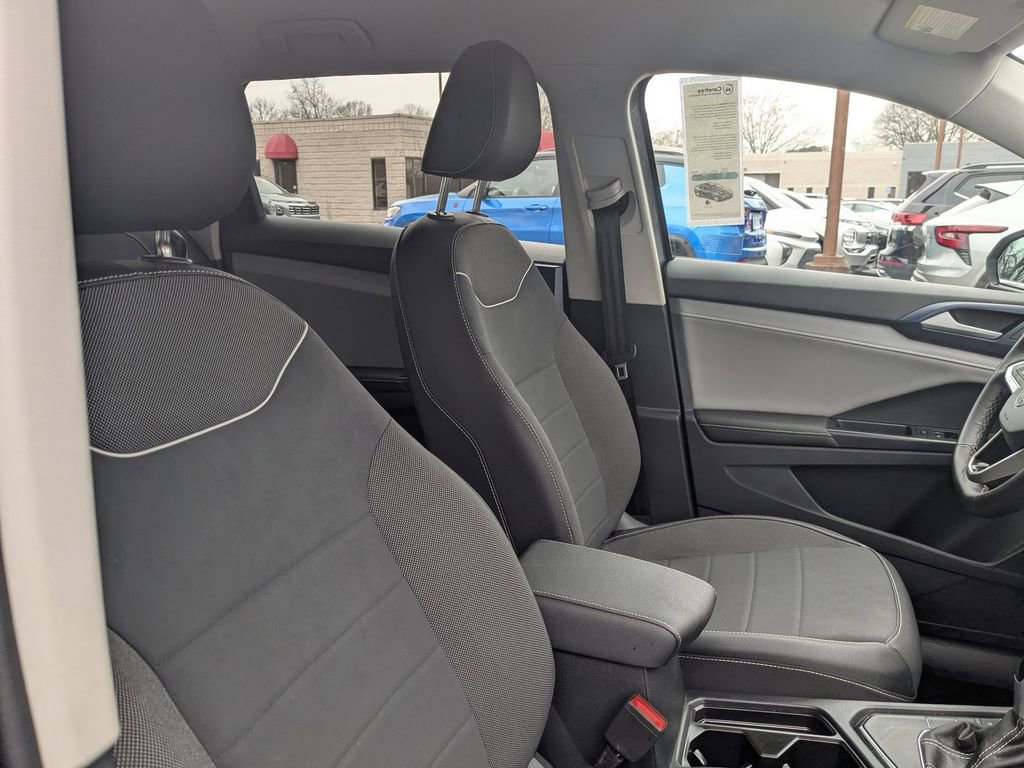 Used 2024 Volkswagen Taos SE image 29