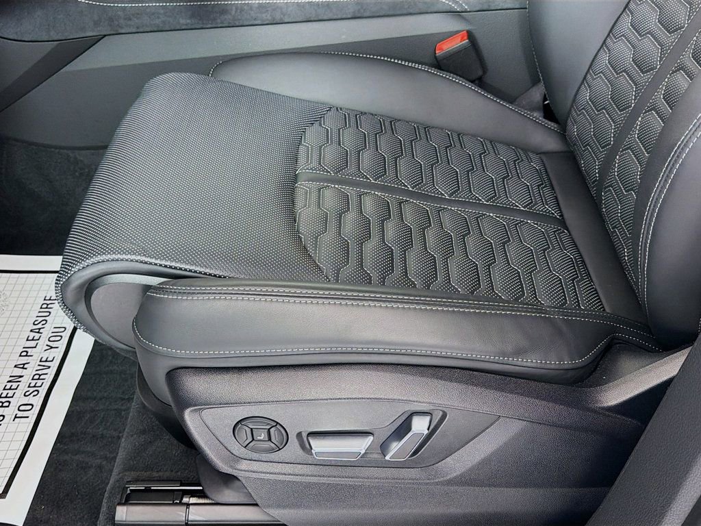 Used 2025 Audi RS Q8 performance image 21