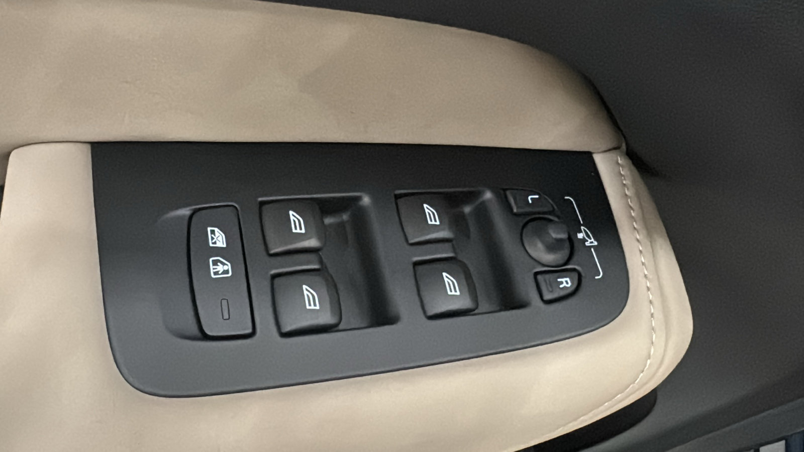 New 2027 Volvo XC60 B5 Core AWD/4WD image 22