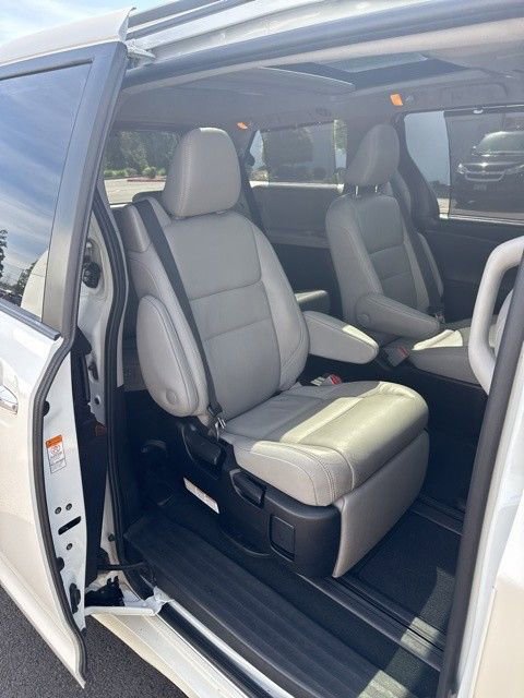 Used 2019 Toyota Sienna Limited Premium image 10