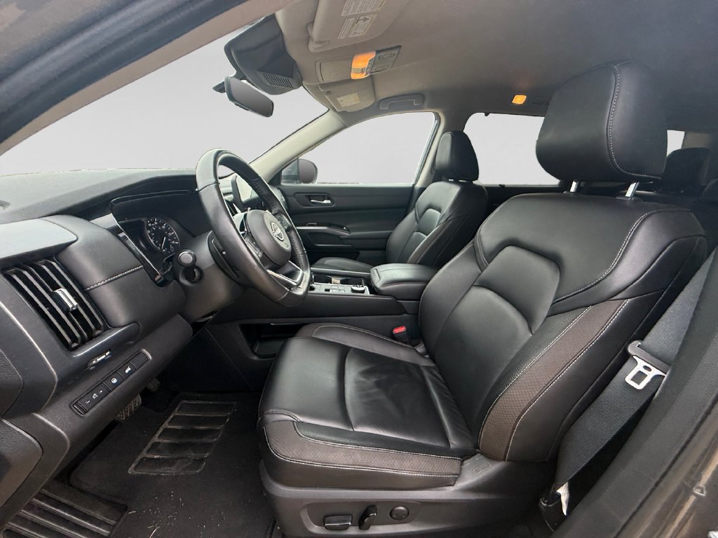 Used 2025 Nissan Pathfinder SL AWD/4WD image 21