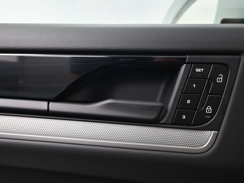 New 2026 Porsche Cayenne image 17