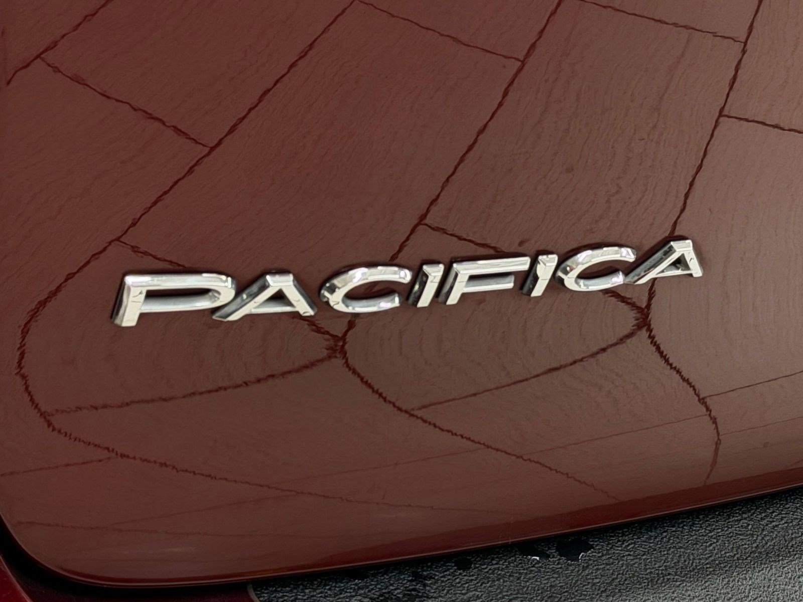 Used 2022 Chrysler Pacifica Touring-L image 35