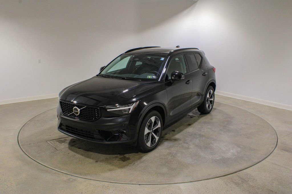 Used 2026 Volvo XC40 B5 Plus w/ Protection Package Premier