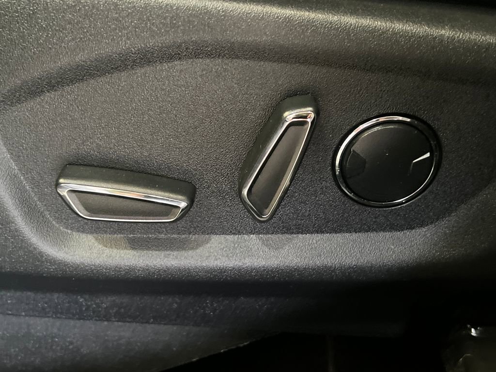 Used 2016 Ford Explorer Limited image 32