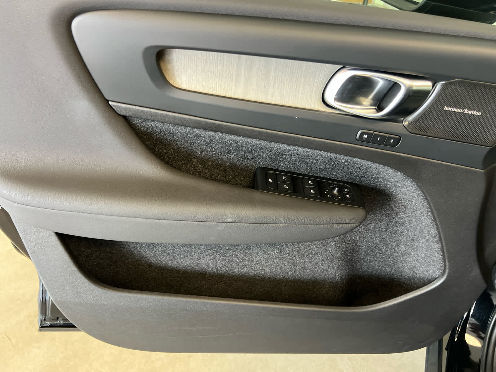 Used 2023 Volvo XC40 B5 Plus w/ Climate Package AWD/4WD image 12
