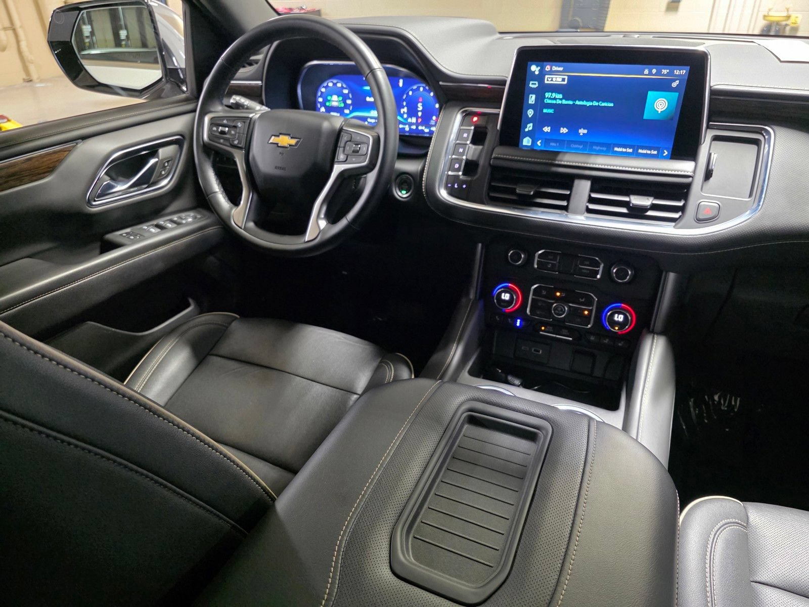 Used 2023 Chevrolet Tahoe Premier AWD/4WD image 22