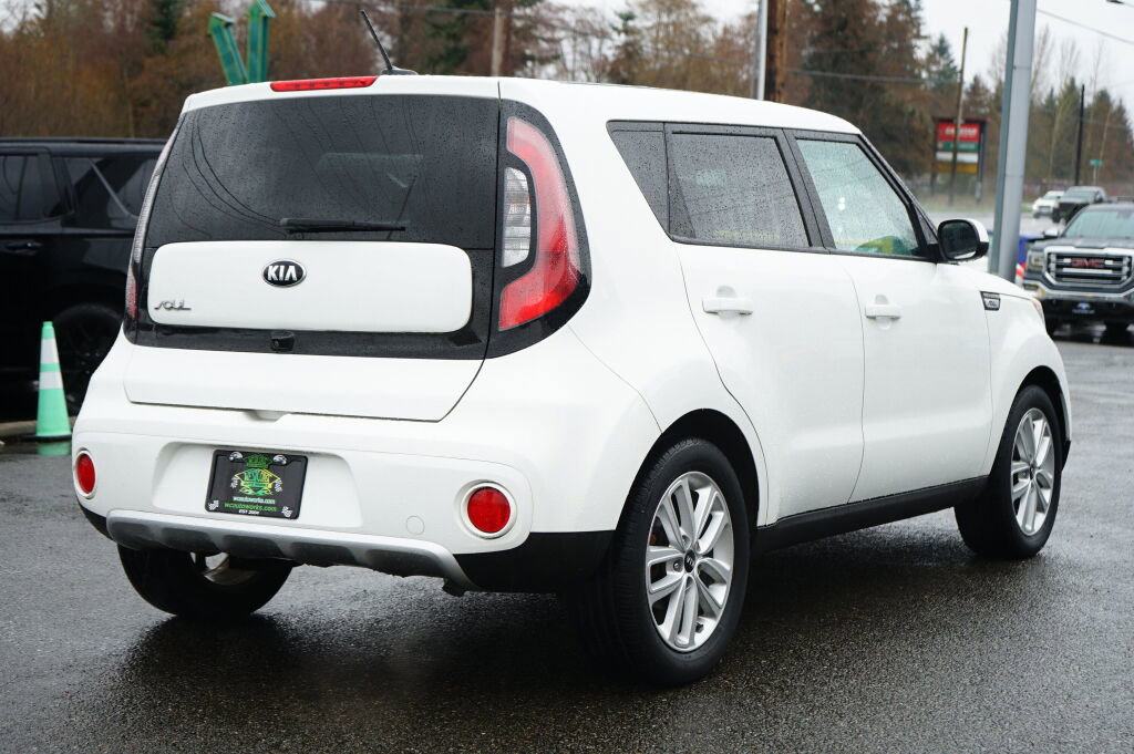 Used 2018 Kia Soul + image 5
