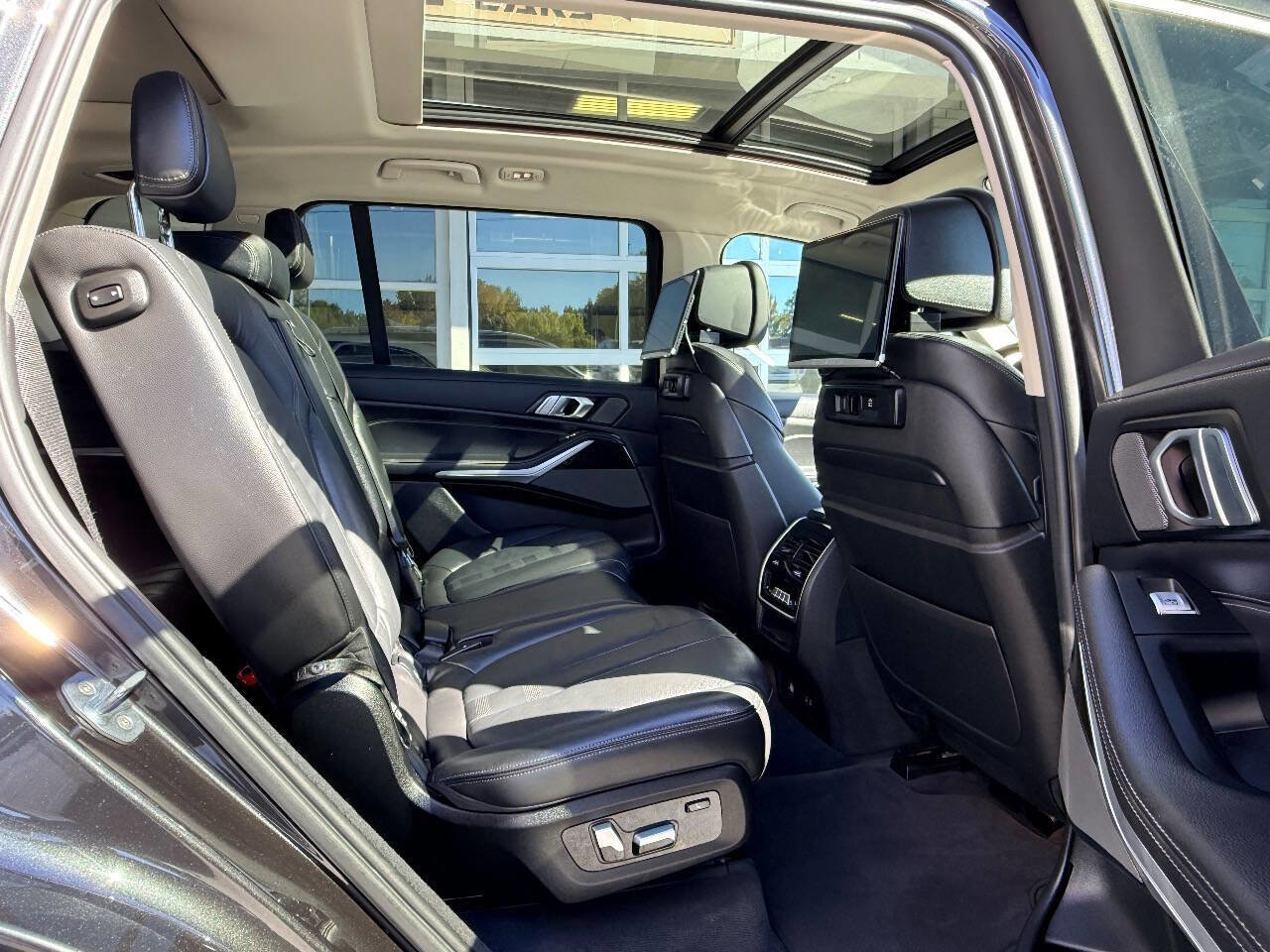 Used 2020 BMW X7 xDrive40i w/ Luxury Seating Package image 37