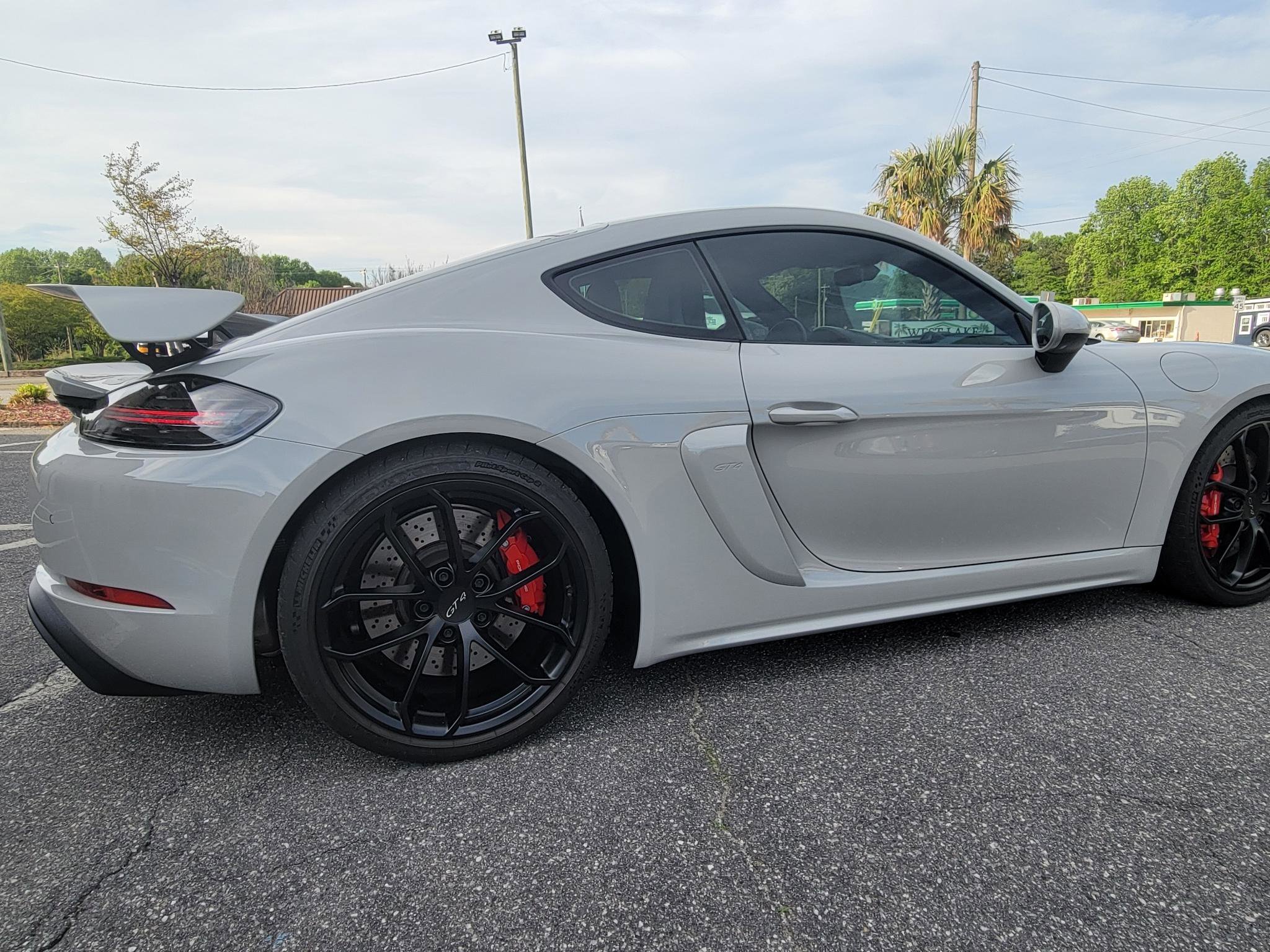 Used 2022 Porsche 718 Cayman GT4 RWD image 18