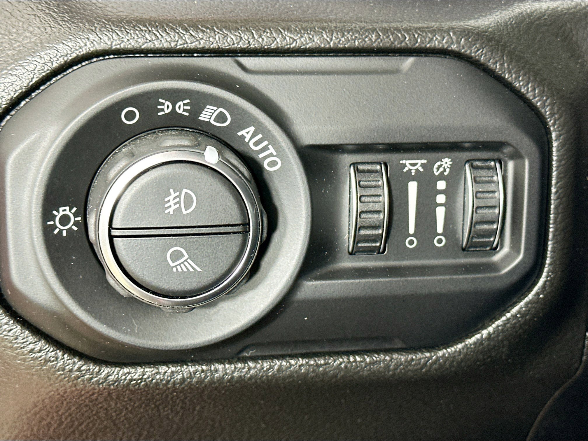 Certified 2022 Jeep Gladiator Mojave w/ LED Lighting Group AWD/4WD image 10