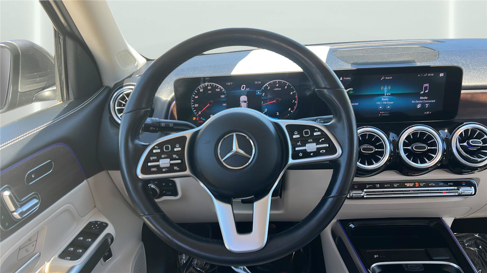 Used 2022 Mercedes-Benz GLB 250 image 11