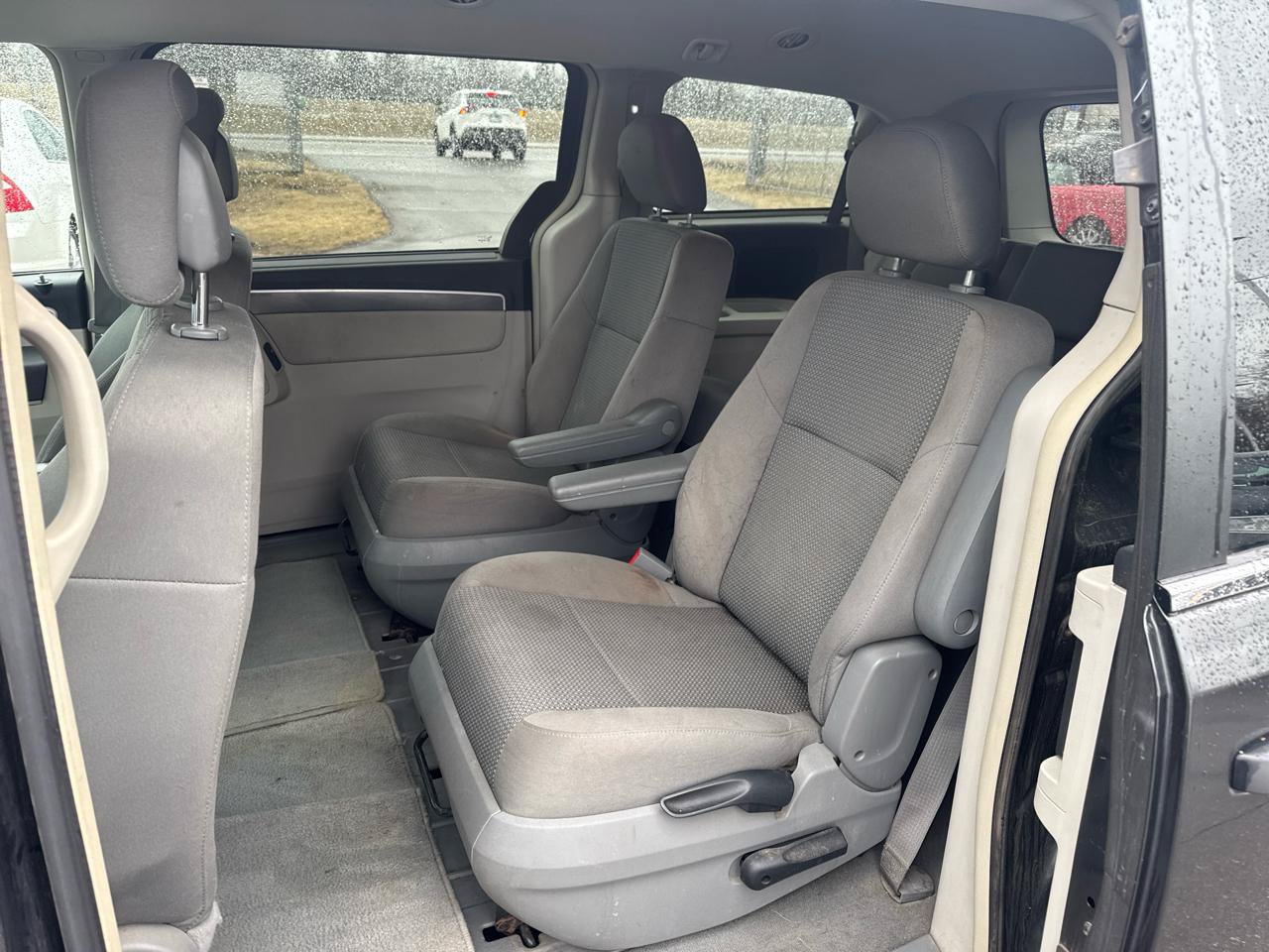 Used 2012 Volkswagen Routan S FWD image 11