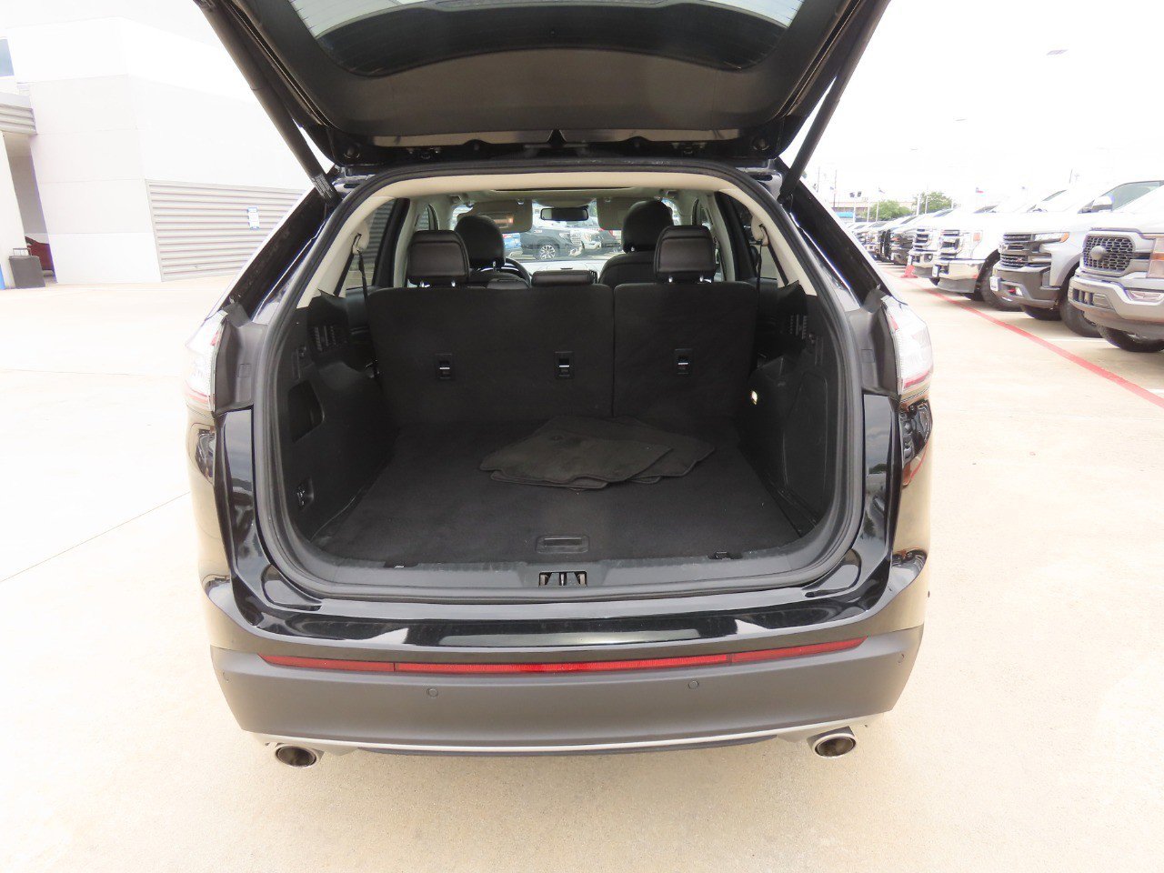 Used 2017 Ford Edge Titanium w/ Equipment Group 302A FWD image 14