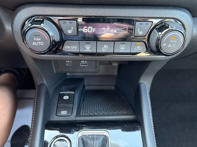 Used 2024 Nissan Kicks SR w/ SR Premium Package FWD image 16