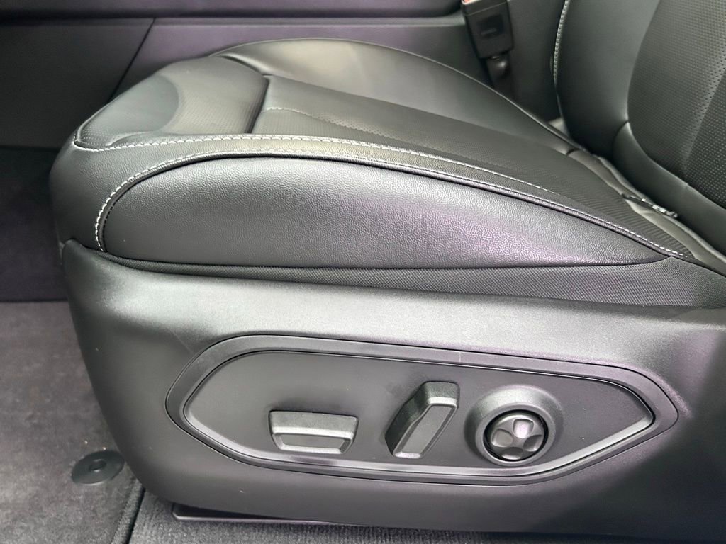 New 2025 Jeep Grand Cherokee Limited w/ Luxury Tech Group II image 16