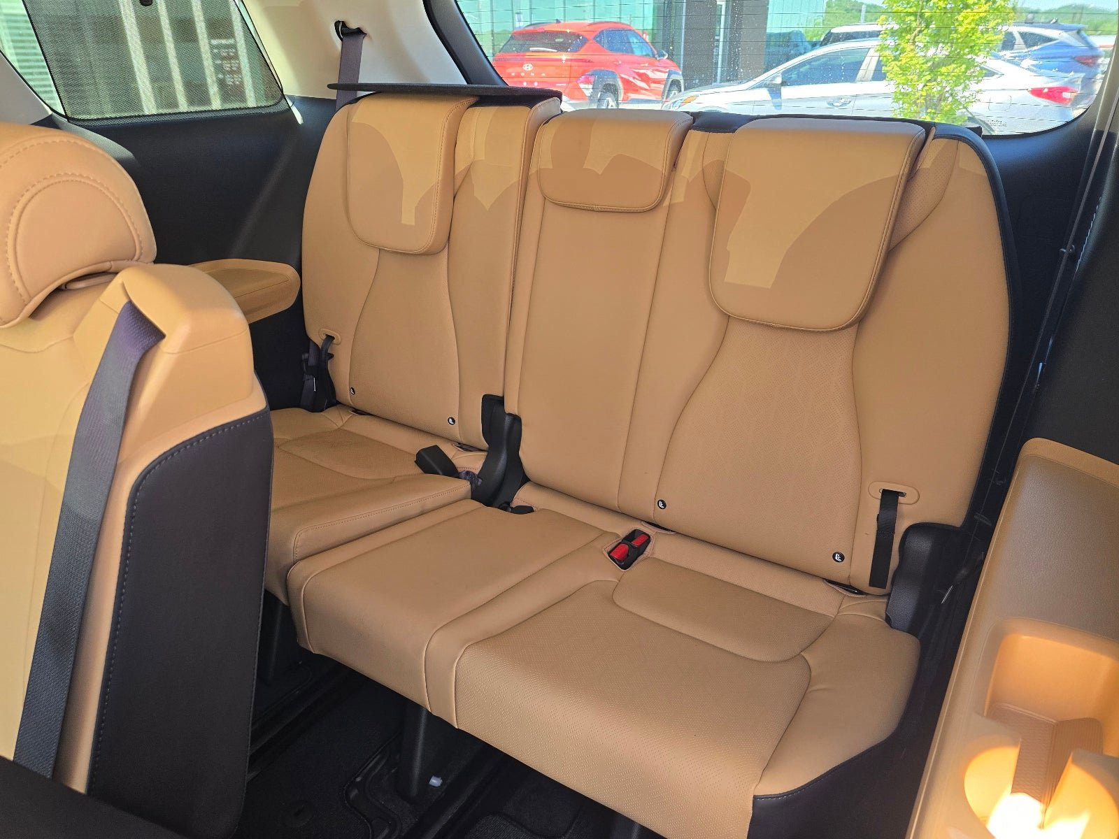 Used 2024 Kia Carnival EX FWD image 10
