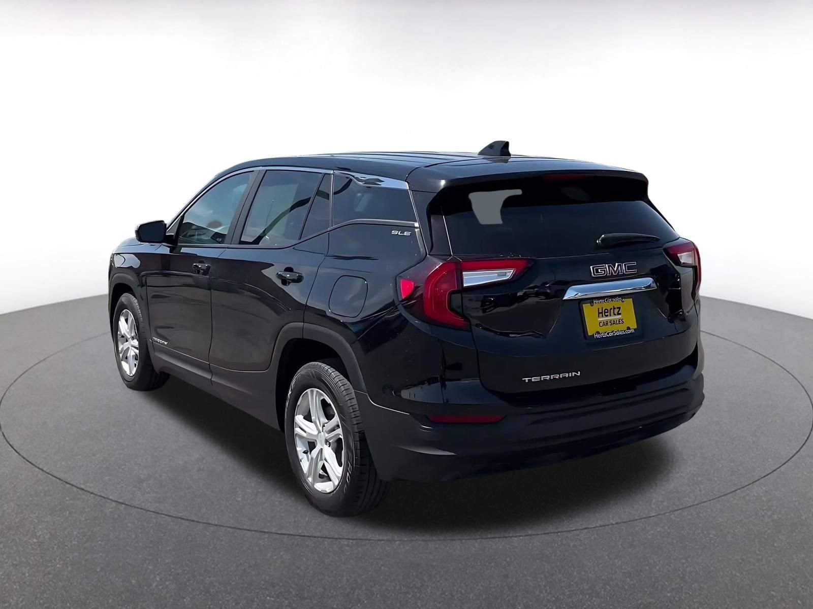 Used 2024 GMC Terrain SLE FWD image 10