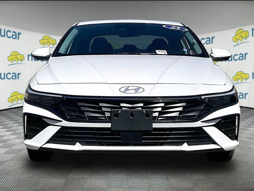 Used 2025 Hyundai Elantra SEL FWD image 2