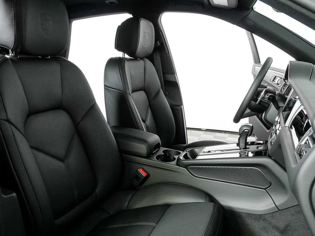Certified 2026 Porsche Macan AWD/4WD image 23