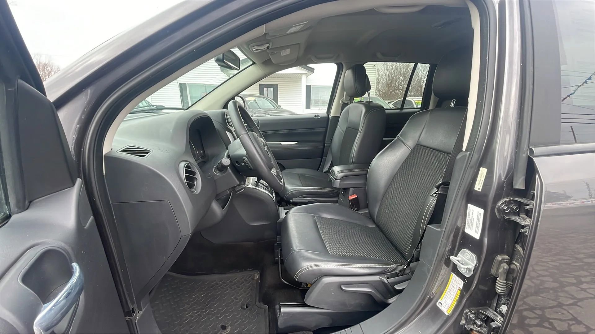 Used 2014 Jeep Compass Latitude w/ All Weather Capability Group image 10