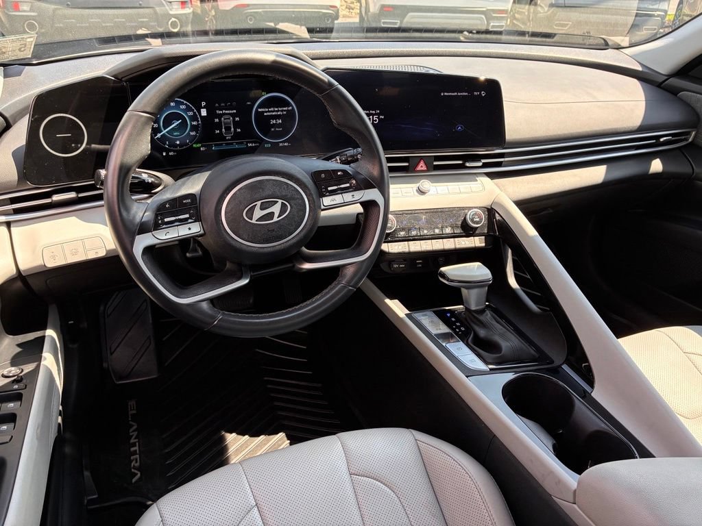 Certified 2024 Hyundai Elantra Limited FWD image 30