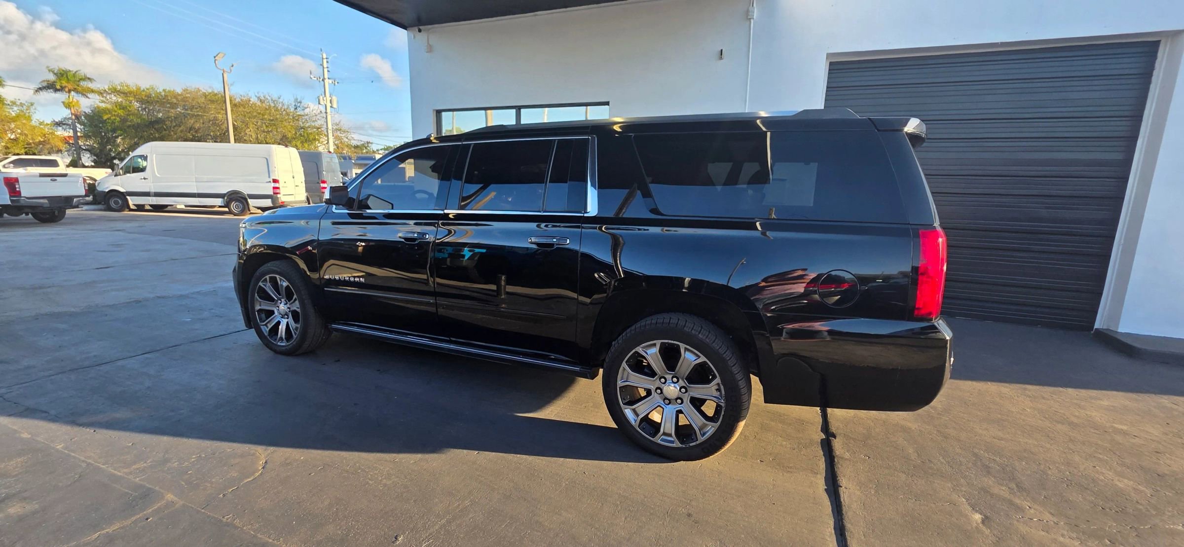 Used 2018 Chevrolet Suburban Premier AWD/4WD image 8