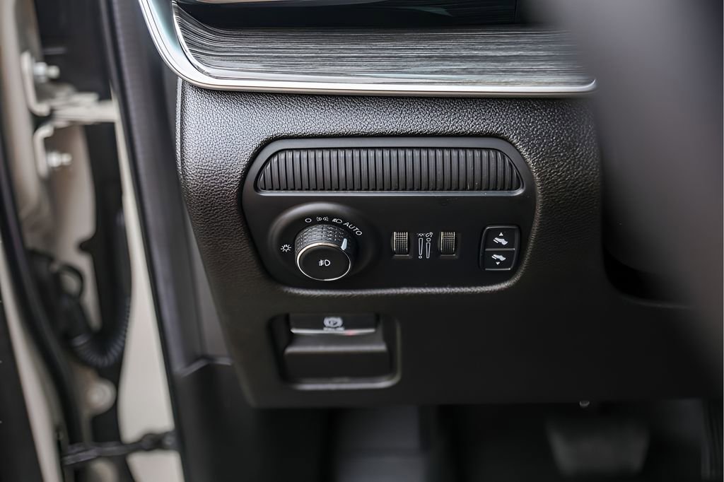 Used 2022 Jeep Wagoneer Series III AWD/4WD image 18