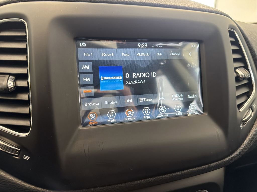 Used 2019 Jeep Compass Latitude w/ Cold Weather Group FWD image 13
