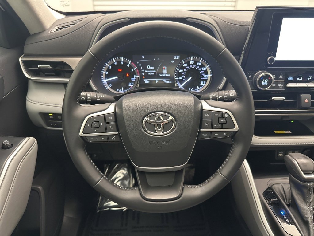 Used 2023 Toyota Highlander XLE image 20