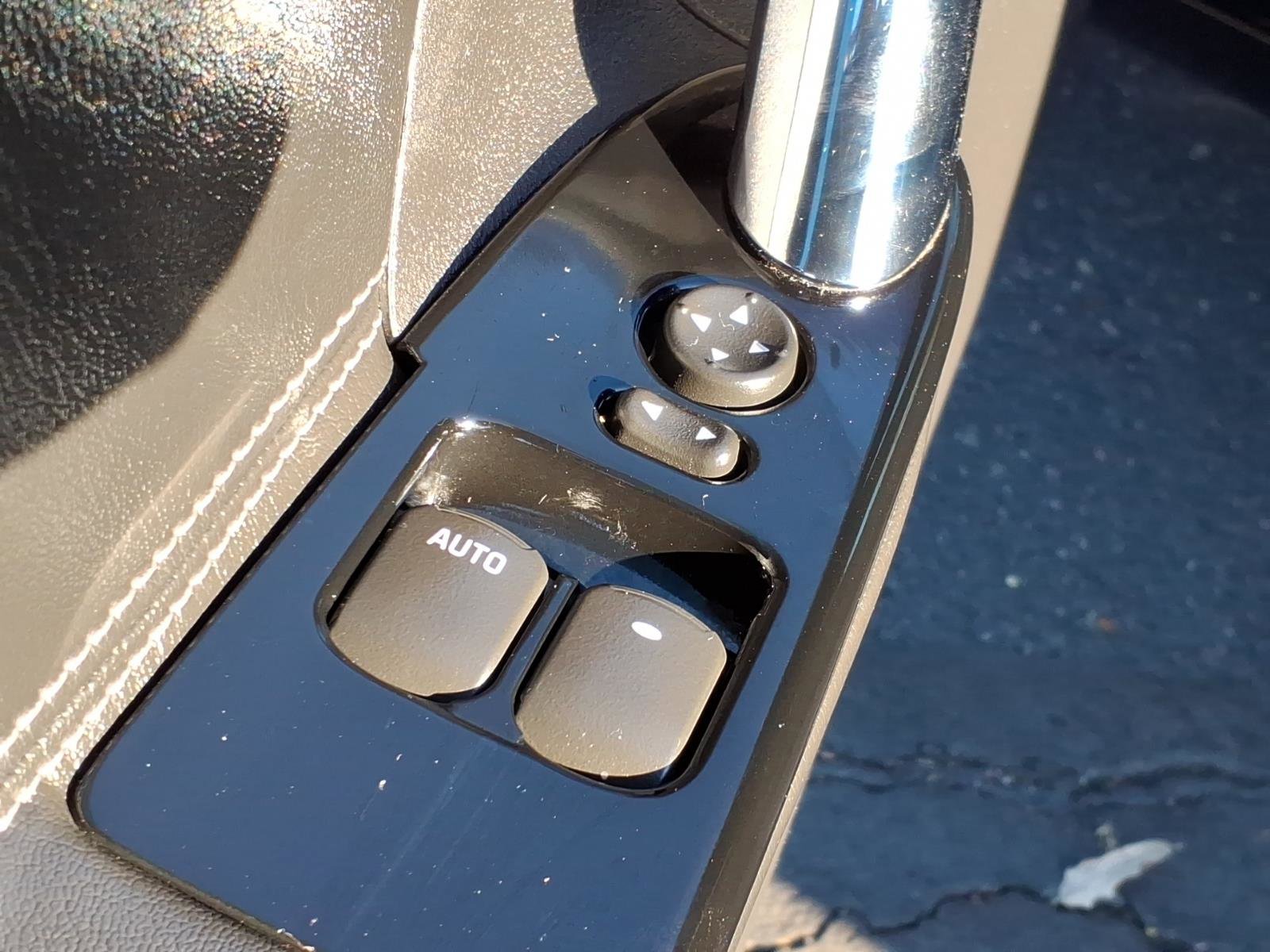 Used 2008 Saturn Sky w/ Premium Trim Package image 14