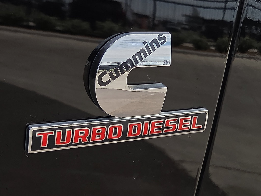 Used 2014 RAM 2500 Laramie w/ Black Appearance Group AWD/4WD image 8