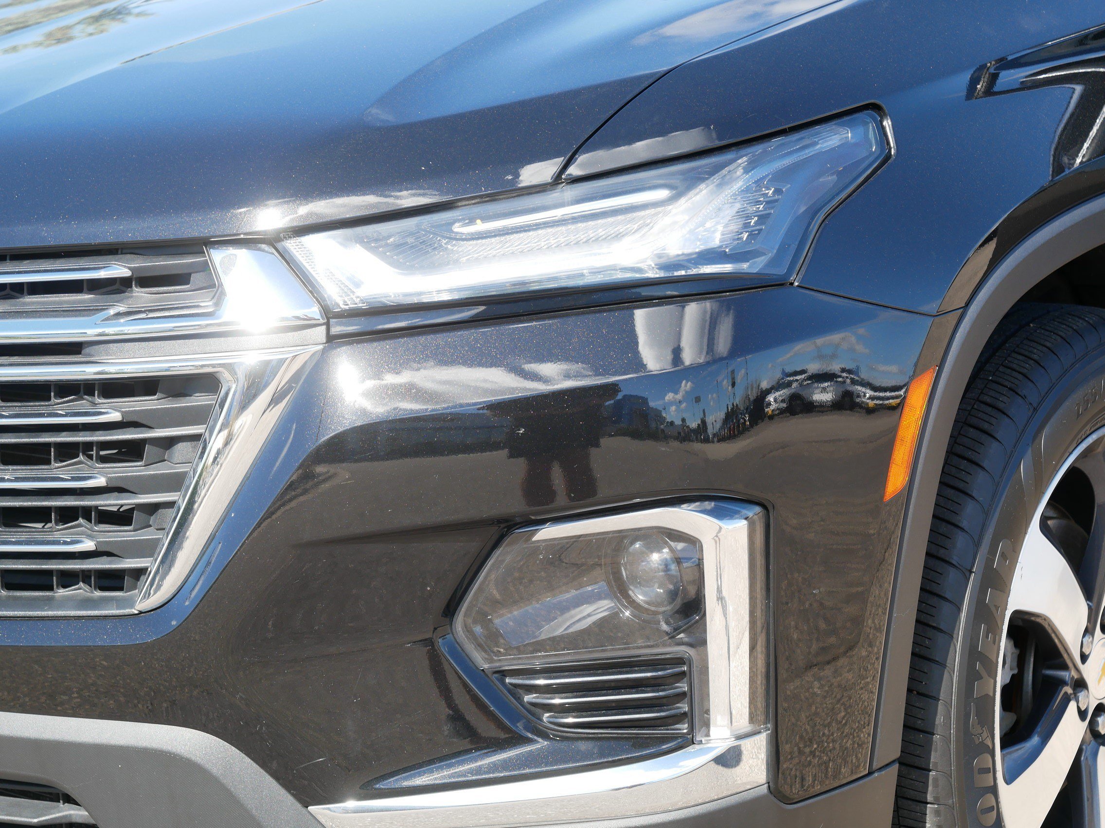 Used 2023 Chevrolet Traverse LT w/ LT Premium Package AWD/4WD image 16