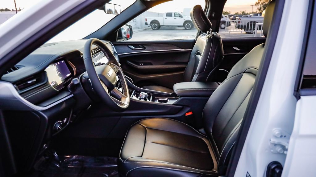 New 2026 Jeep Grand Cherokee Limited w/ Limited Altitude Package image 21