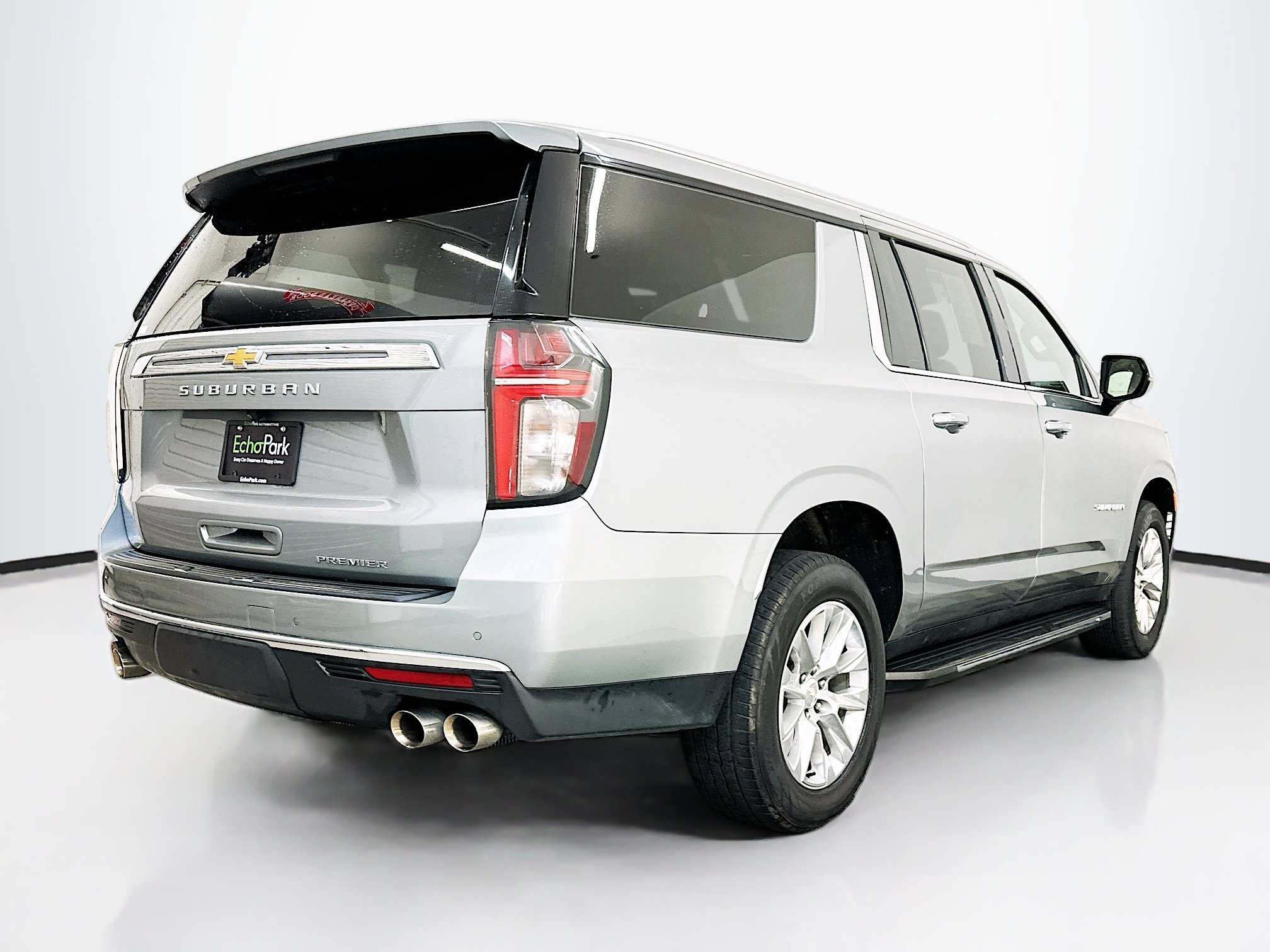 Used 2024 Chevrolet Suburban Premier image 9