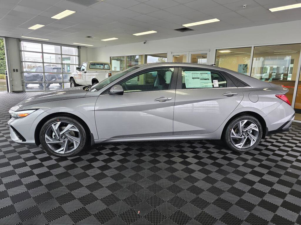 New 2026 Hyundai Elantra Limited image 7